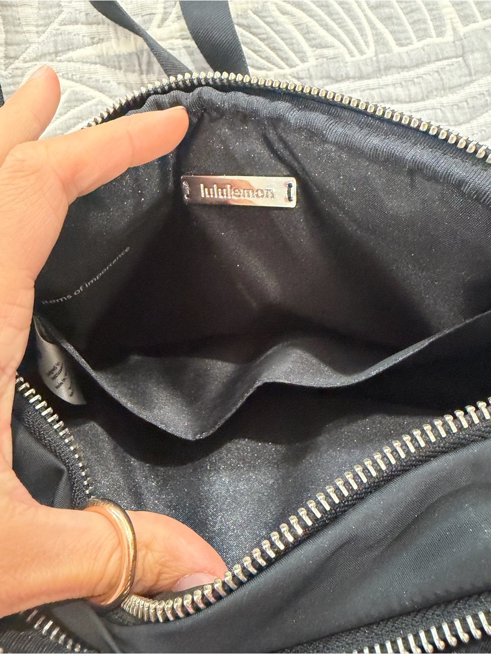 Lululemon Crossbody Camera Bag Black 2L - Picture 4 of 5